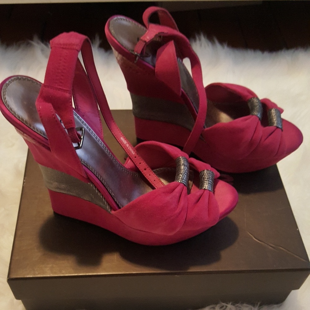 Bebe wedge